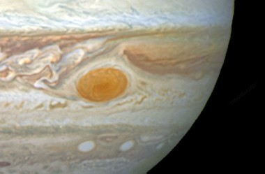 Ученые показали снимок гигантского торнадо на Юпитере (ФОТО)