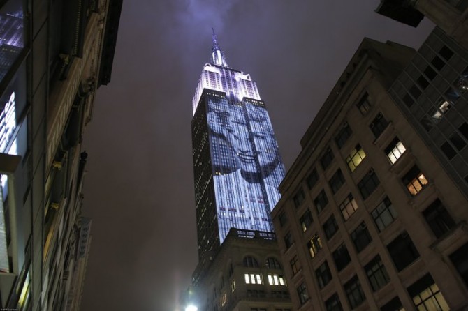   ,      Empire State Building ()