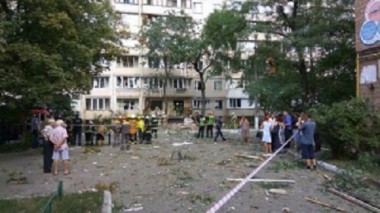 Киев содрогнулся от мощного взрыва: под завалами могут быть люди (ВИДЕО)
