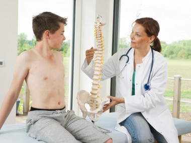 Болезнь Бехтерева: как привычная боль в спине превращает в инвалида