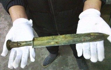 Археологи нашли в Китае меч возрастом около 2300 лет
