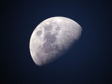 Геофизиками выдвинута неожиданная версия происхождения Луны
