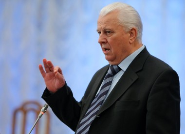 Кравчук жестко раскритиковал украинскую власть, согласившуюся под натиском Запада на особый статус Донбасса