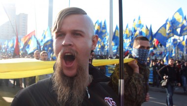 Киевские радикалы во время марша памяти устроили массовую драку с полицией