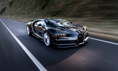 Компания Bugatti собрала три первых гиперкара Chiron (ФОТО)