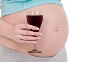 Учёные подсчитали, сколько женщин во время беременности употребляют алкоголь