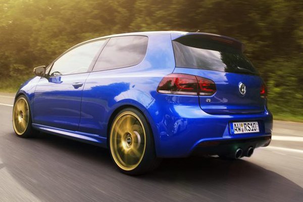   Volkswagen Golf R  - Performance ()