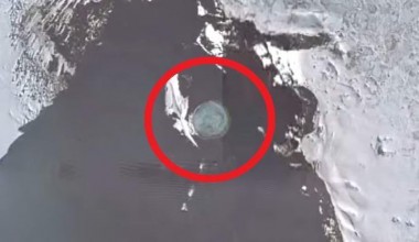 Сервис Google Earth помог уфологам обнаружить загадочный объект в Антарктиде