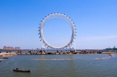 В Китае установили первое в мире колесо обозрения без спиц (ФОТО)