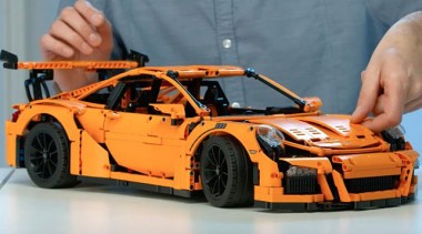 В сети появилось видео краш-теста Porsche из Lego (ВИДЕО)