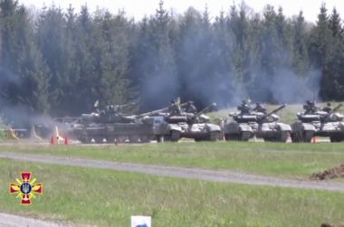 Колонна украинских танков въехала в Польшу и добралась до Германии без полицейского конвоя