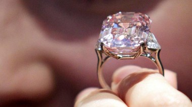 На аукционе Sotheby's за 854 тысячи продали кольцо, купленное за 13 долларов