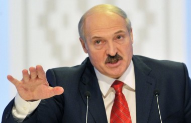 Лукашенко заявил о ненужности для Беларуси разговоров о демократии