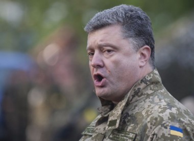 Порошенко может ввести в Украине военное положение и задействовать армию против агрессии РФ