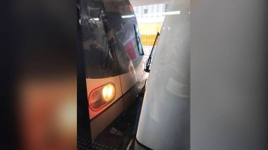Более 25 человек пострадали при столкновении поездов в метро Сингапура
