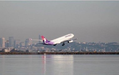 Самолет с пассажирами вылетел из Окленда в 2018 году, а приземлился в 2017 году
