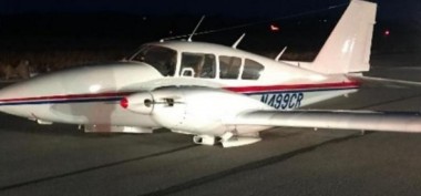 Самолет без шасси приземлился в аэропорту Йигер США