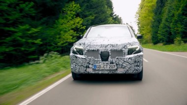Компания Mercedes показала на видео испытания электрокара EQ C