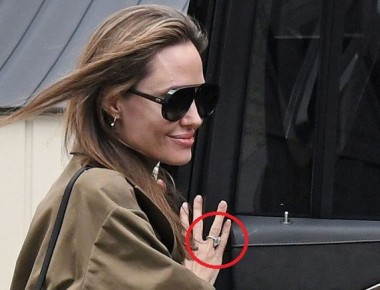 Анджелина Джоли засветила обручальное кольцо с огромным бриллиантом (ФОТО)