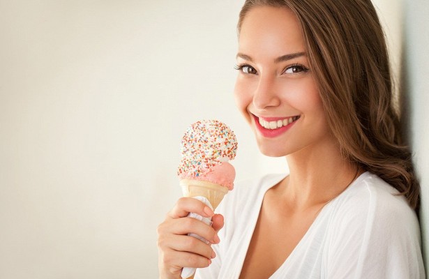 Ученые вывели формулу для правильного употребления мороженого
