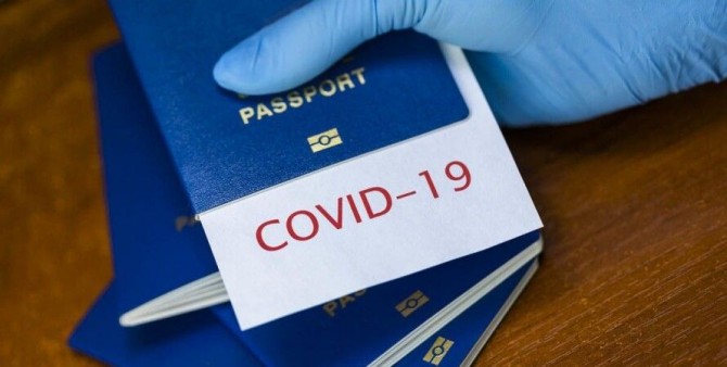 COVID-сертификат: дадут всем привитым или сдавшим тест. Но на полгода