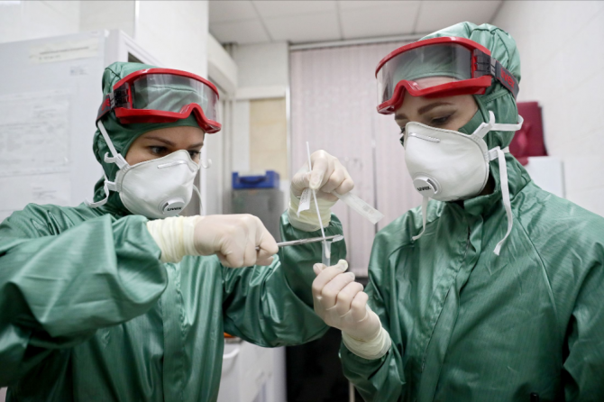 Британские ученые готовы заплатить 4,5 тысячи фунтов за заражение коронавирусом