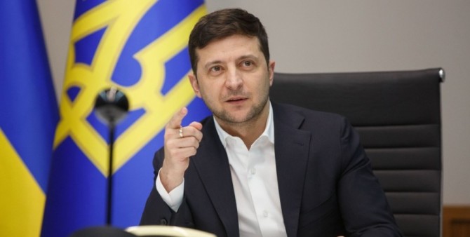 Президент Украины заявил, что вакцинированные украинцы получат 1 тысячу гривен (ВИДЕО