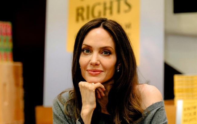 Анджелина Джоли показала миру снимок погибшей беременной в Мариуполе