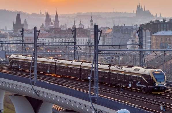 Чехія обмежить безоплатний проїзд для українських біженців