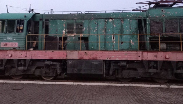 Російські війська вночі обстріляли залізничну станцію у центрі України