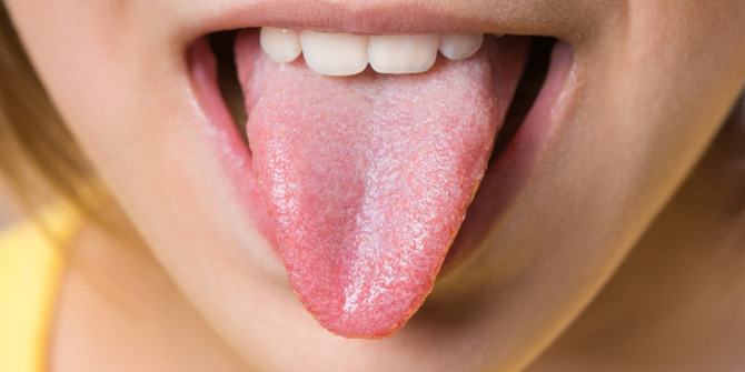 Почему появляется налет на языке и когда нужно обращаться к врачу