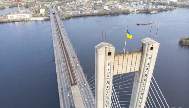 Південний міст у Києві закрили для проїзду приватних автівок