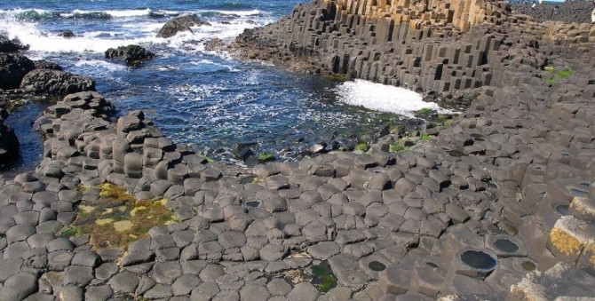 Тисячі кам'яних колон у Північній Ірландії сформувалися за лічені дні