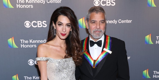 Джордж Клуні з дружиною вийшли на публіку в гламурних образах