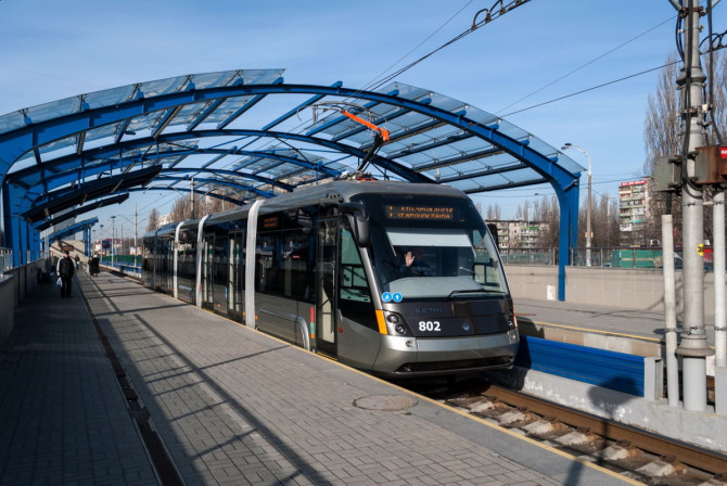 У Києві відновлюють рух двох маршрутів швидкісного трамваю