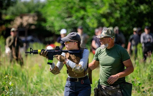 В Україні з'явиться перший центр підготовки цивільних до нацспротиву