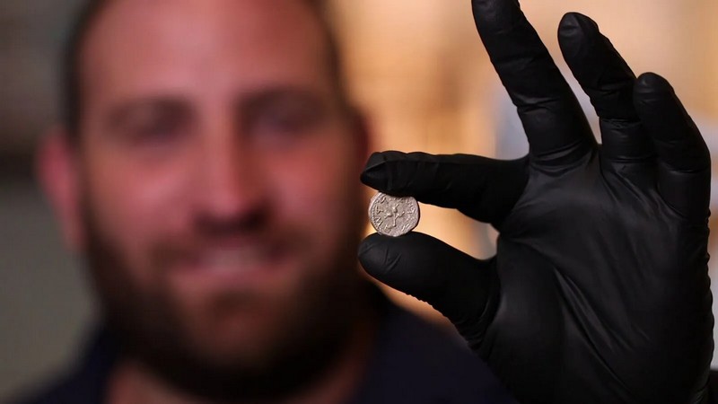 Рідкісну срібну монету, якою платили податки у Єрусалимському Храмі, знайшли у пустелі (ФОТО)