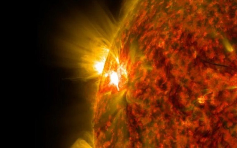 На Сонці стався вибух: до Землі летить потік плазми