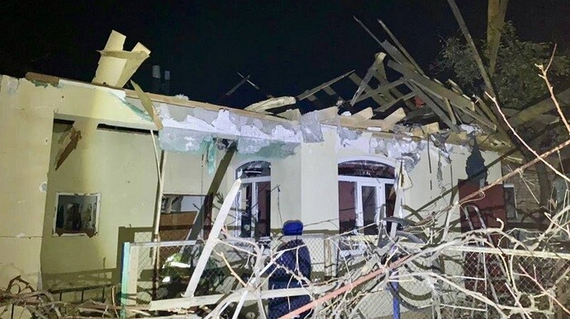 Окупанти обстріляли Нікопольський район, пошкоджено житлові будинки та ЛЕП
