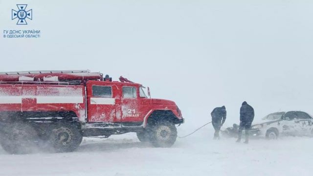 Негода в Україні залишила без світла понад 500 населених пунктів (ФОТО) Негода в Україні залишила без світла понад 500 населених пунктів (ФОТО)