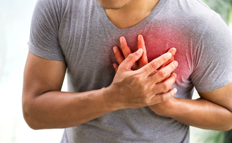Кардіолог назвав 8 симптомів, які за місяць попереджають про серцевий напад