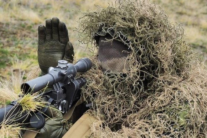 Снайпер ЗСУ за п'ять хвилин знищив трьох і поранив двох російських військових (ВІДЕО)